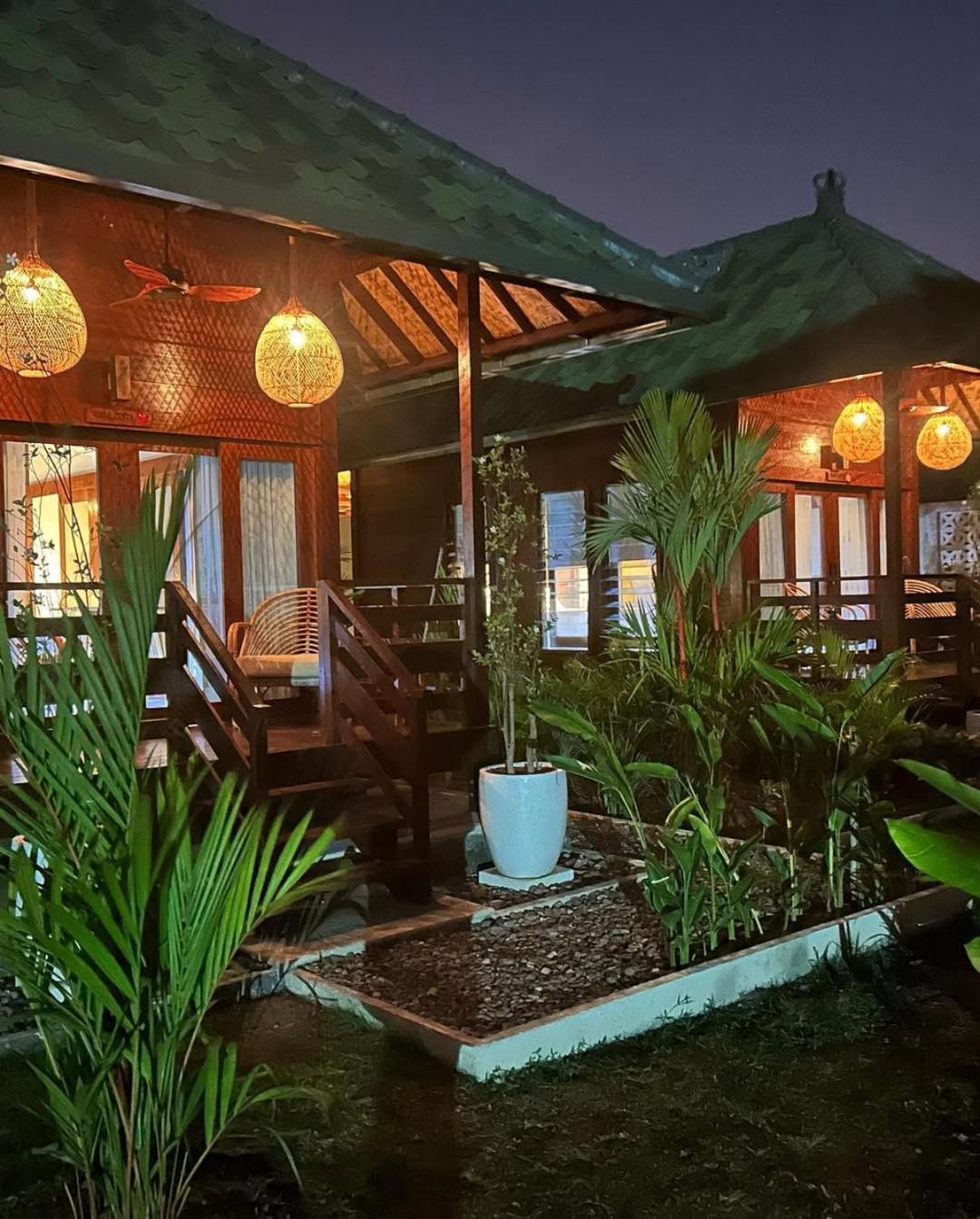 ホテル Kura Kura House Sekongkang エクステリア 写真