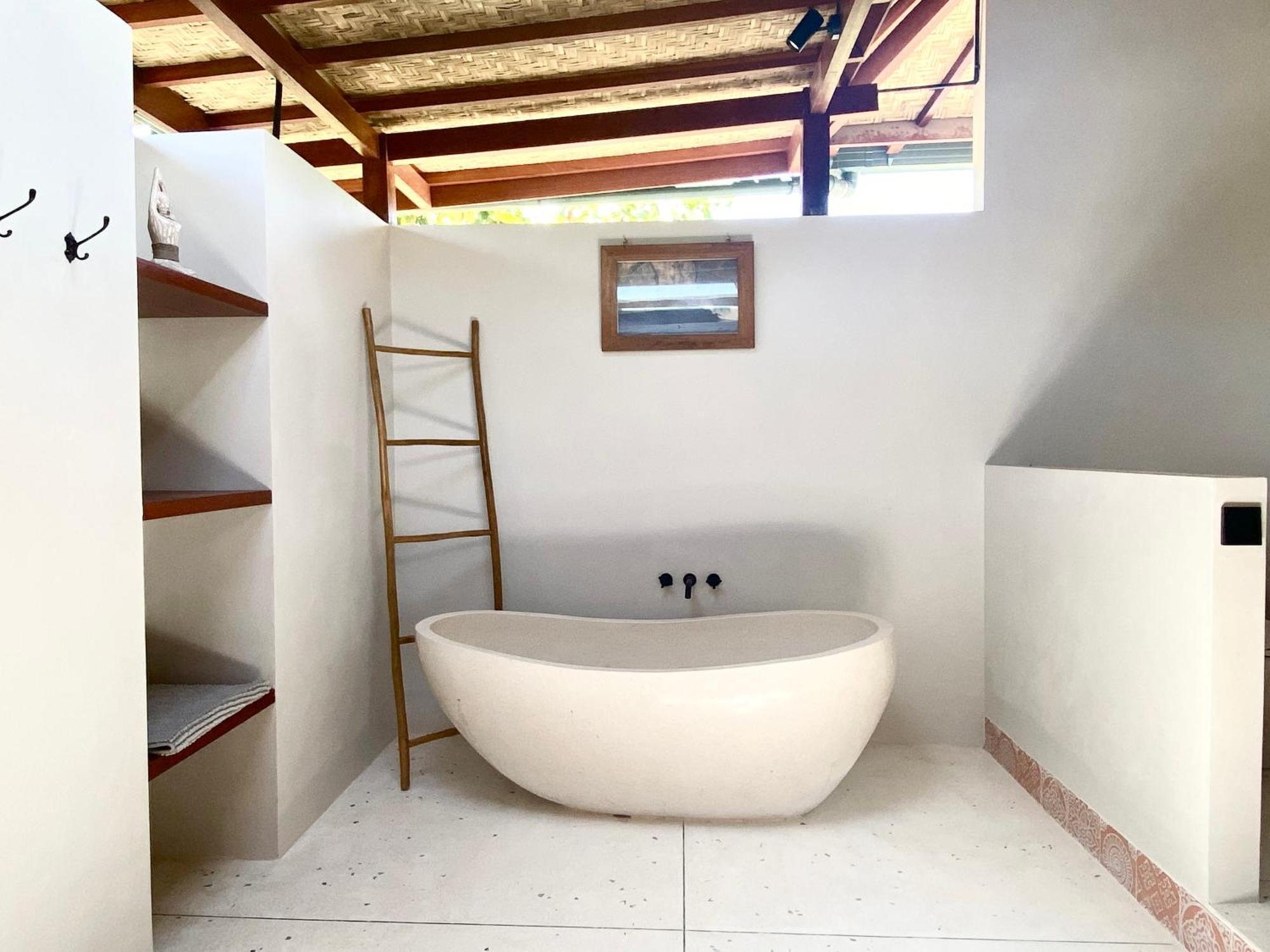 ホテル Kura Kura House Sekongkang エクステリア 写真